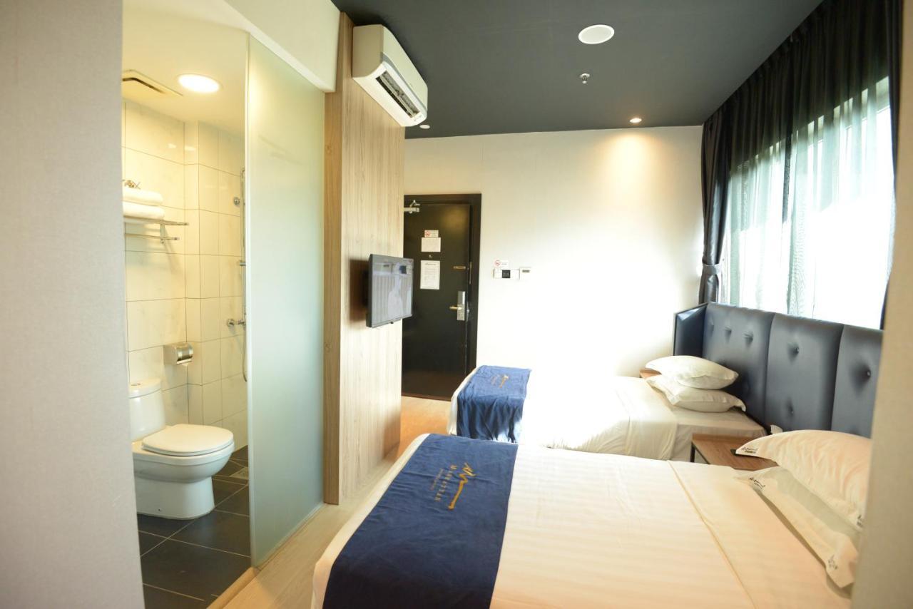 Manhattan Business Hotel Ttdi Kuala Lumpur Exterior photo