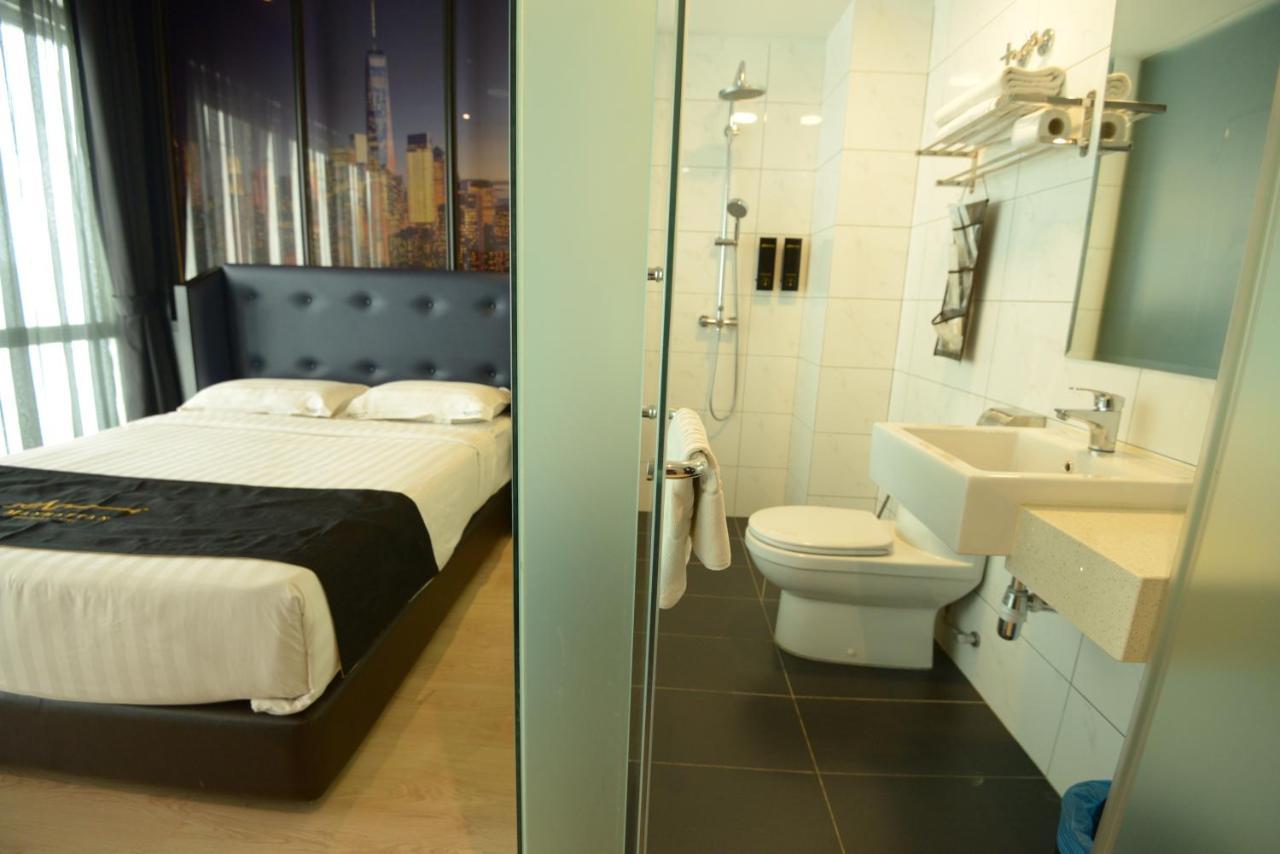 Manhattan Business Hotel Ttdi Kuala Lumpur Exterior photo