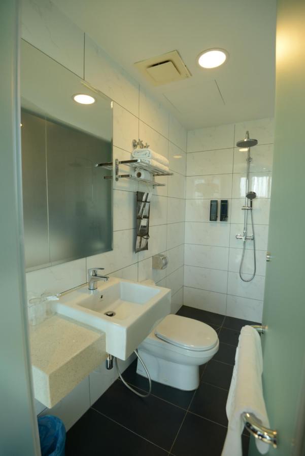 Manhattan Business Hotel Ttdi Kuala Lumpur Exterior photo